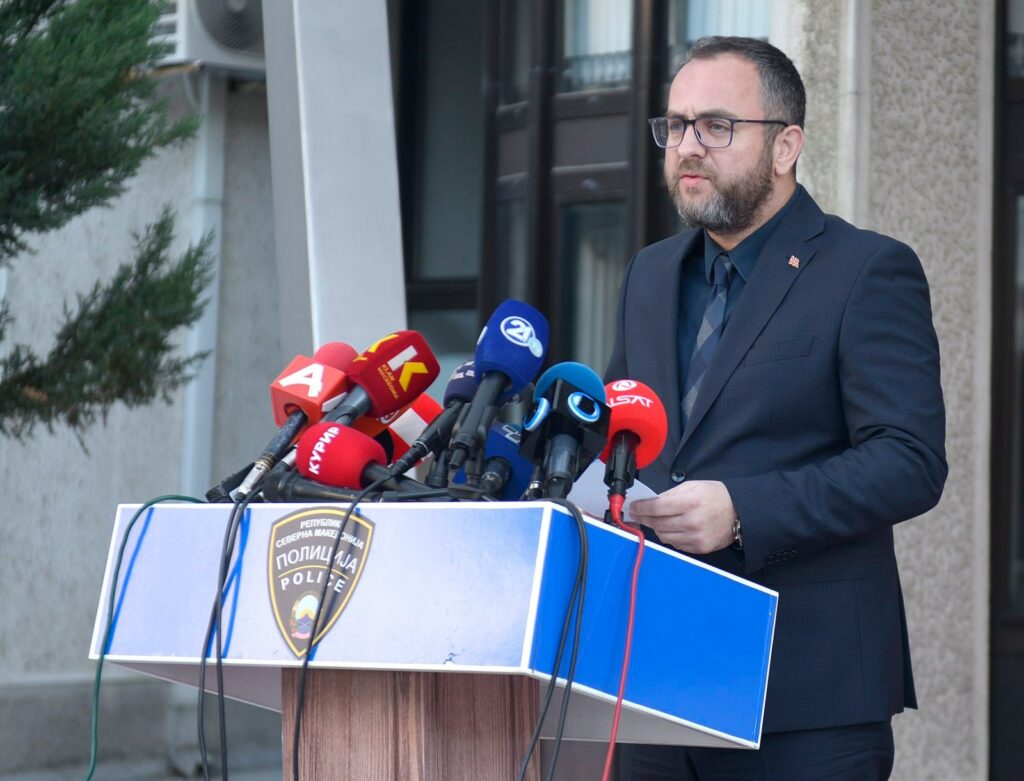 Toshkovski: Shteti ka vënë në funksion të gjitha kapacitetet për të kapërcyer krizën në Gostivar 4 toshkovski shteti ka vene ne funksion te gjitha kapacitetet per te kapercyer krizen ne gostivar 6a5fb6ad2d871