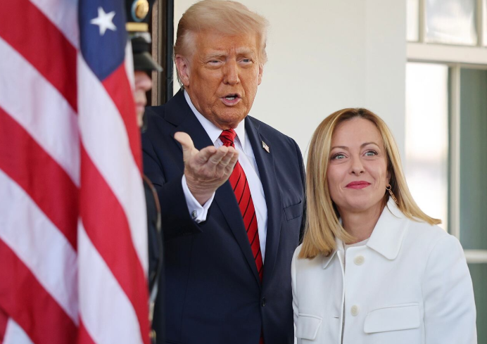 Trump poston foton e Melonit: Nevojitet urdhër kufizues 1 trump poston foton e melonit nevojitet urdher kufizues 6a4b59671c00b