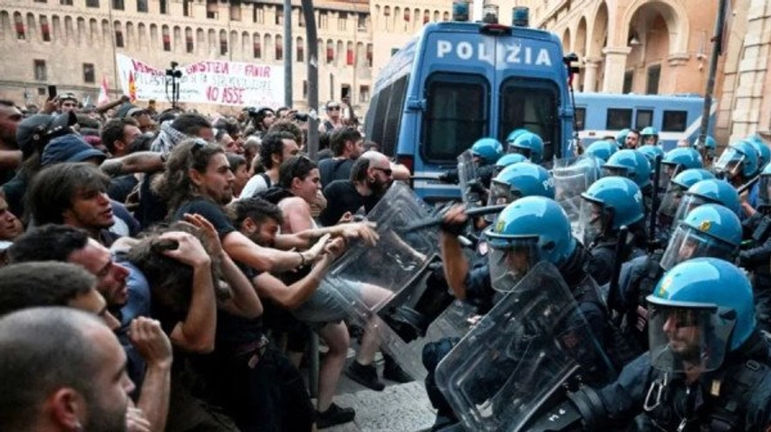 Vdes në duart e policisë italiane gjatë arrestimit një maroken, shpërthejnë protestat, dhjetëra policë të plagosur 1 vdes ne duart e policise italiane gjate arrestimit nje maroken shperthejne protestat dhjetera police te plagosur 6a5fce11872d2