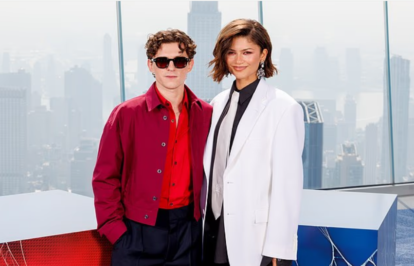 zendaya zbulon nje detaj kushtuar spider man gjate paraqitjes me tom holland 6a605b7c10382