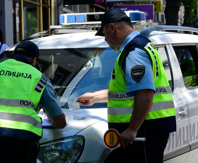15 arrestime për vozitje të rrezikishme, 8 pa patentë, 4 në gjendje të alkoolizuar 3 15 arrestime per vozitje te rrezikishme 8 pa patente 4 ne gjendje te alkoolizuar 6a78a71506ebb
