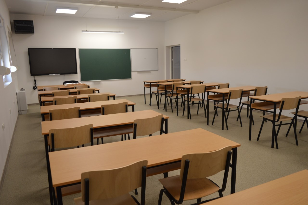 4 shkolla mbyllen ne dellceve shkak ulja drastike e numrit te nxenesve ne fshatra nuk ka mjaftueshem
