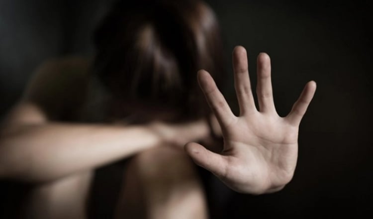 48-vjeçari dyshohet se e ka dhunuar disa herë vajzën e mitur 3 48 vjecari dyshohet se e ka dhunuar disa here vajzen e mitur 6a8ef47177a6f