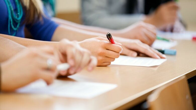 Afati i dytë i maturës shtetërore, maturantët presin rezultatet e provimit 3 afati i dyte i matures shteterore maturantet presin rezultatet e provimit 6a7f3e8dd9a2c