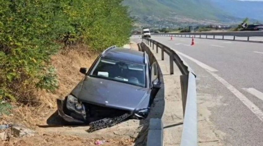 aksident ne rrugen e kombit automjeti perfundon ne kanal shoferi dergohet me urgjence ne spital 6a808af233319