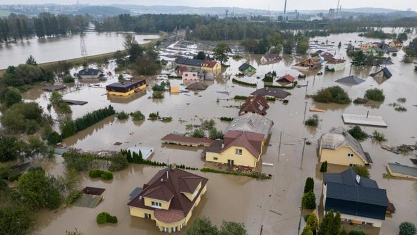 Austri, reshjet e dendura shkaktojnë përmbytje dhe bllokojnë rrugë 4 austri reshjet e dendura shkaktojne permbytje dhe bllokojne rruge 6a75c714572ce