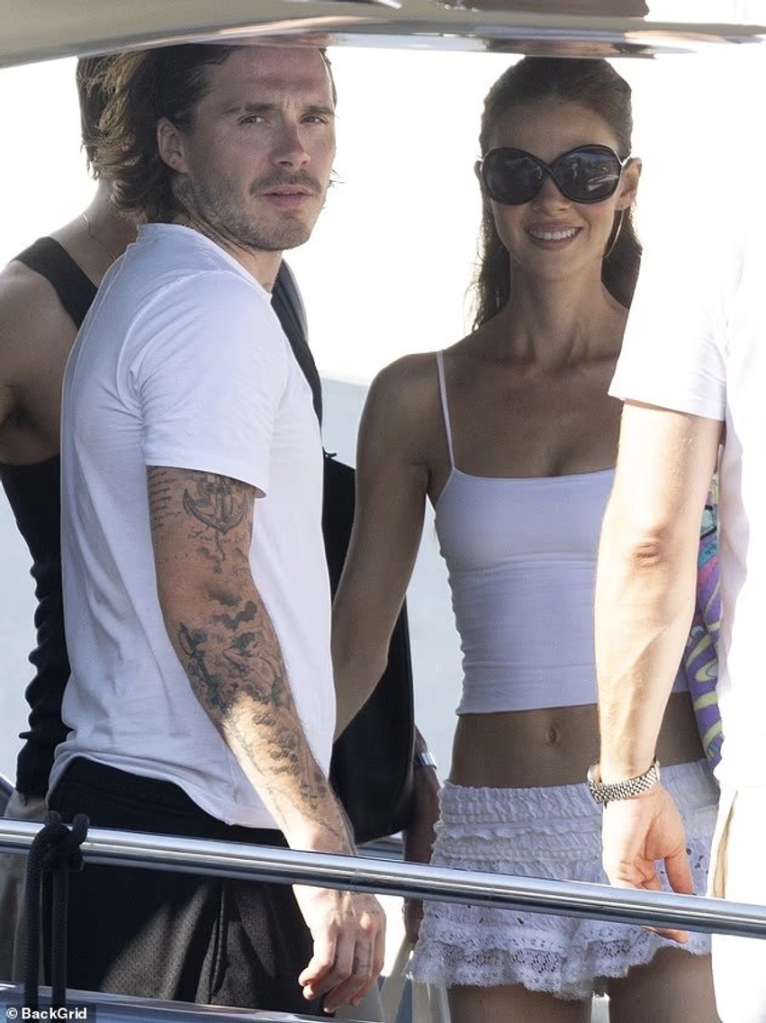 Brooklyn Beckham dhe Nicola Peltz i shpëtojnë për pak takimit me Davidin dhe Victorial në Saint Tropez 1 brooklyn beckham dhe nicola peltz i shpetojne per pak takimit me davidin dhe victorial ne saint tropez 6a7081dce3858