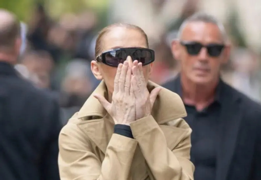 Celine Dion rikthehet para fansave pas dy vitesh, skenat nga Parisi prekën shumë njerëz 2 celine dion rikthehet para fansave pas dy vitesh skenat nga parisi preken shume njerez 6a93395e1f1e8