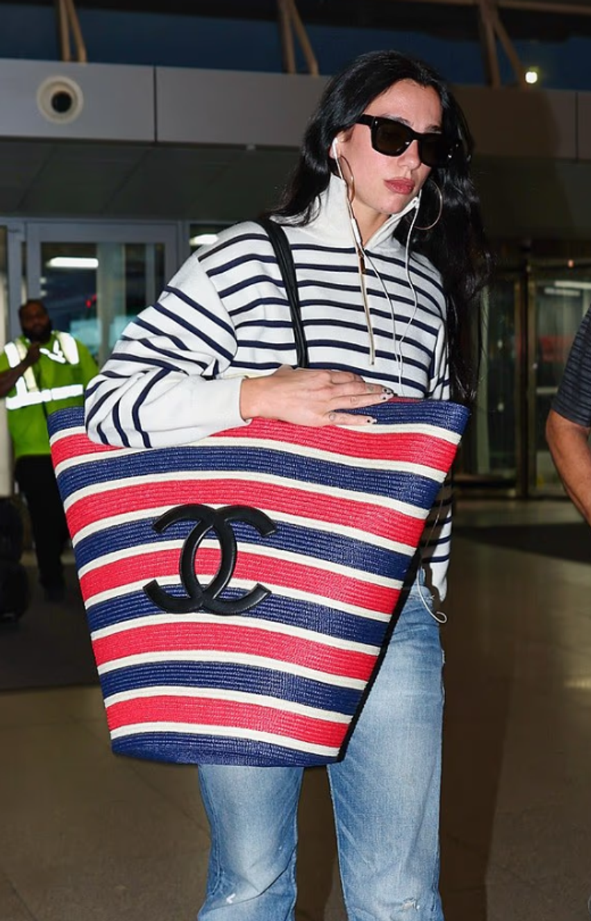 dua lipa udheton me stil por canta chanel merr gjithe vemendjen 6a7f0260da315