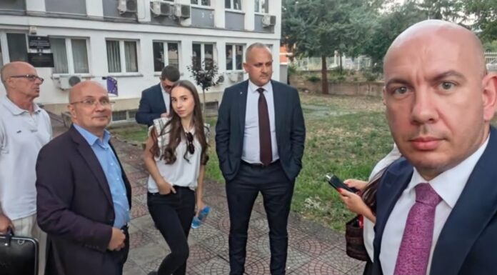 dy deputete bullgare me ndalese hyrje u shfaqen ne nje seance gjyqesore ne kocan ngrihen pikepyetje 6a70be46ebaf8