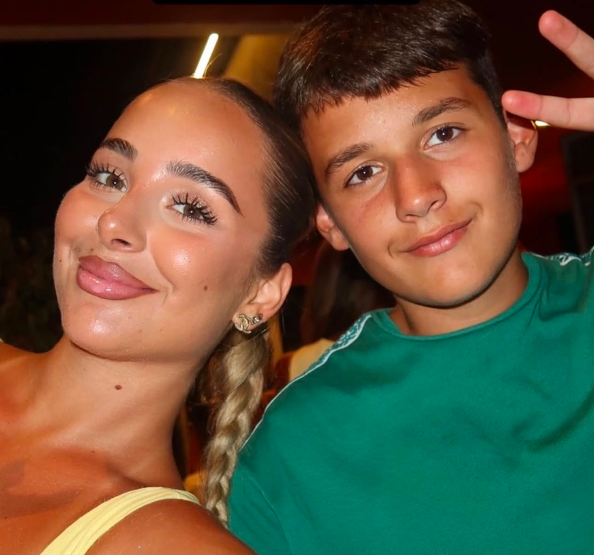 elijona publikon foto me vellain mbishkrimi i saj merr vemendje 6a93557e35809
