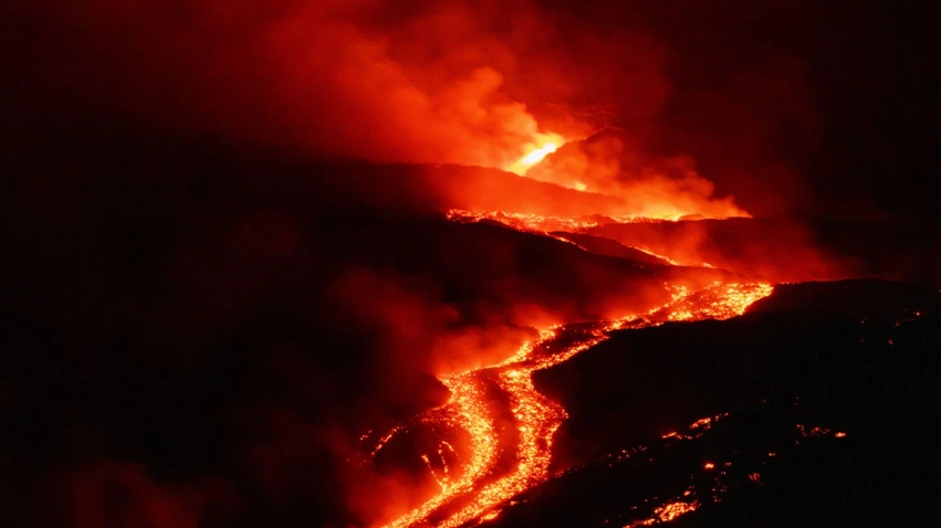 etna shperthen dhe paralizon fluturimet ne sicili reja e hirit kalon mesdheun deri ne libi 6a7b293159684