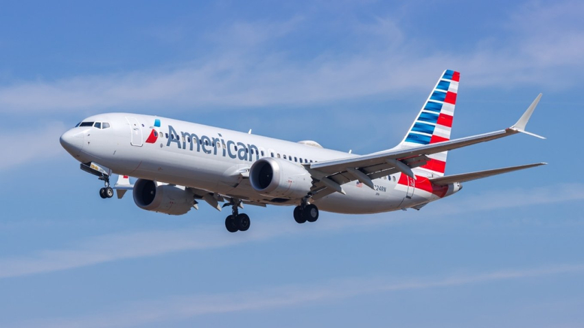 flaket perfshijne laptopin ne kabinen e avionit te american airlines piloti kerkon nderprerjen e fluturimit 6a8a1a304d612
