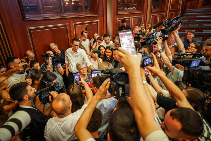 Gërvalla reagon pas përplasjeve në Kuvend: “Nuk bëjmë kompromis me vullnetin e qytetarëve” 1 gervalla reagon pas perplasjeve ne kuvend nuk bejme kompromis me vullnetin e qytetareve 6a7cea5bbdb27
