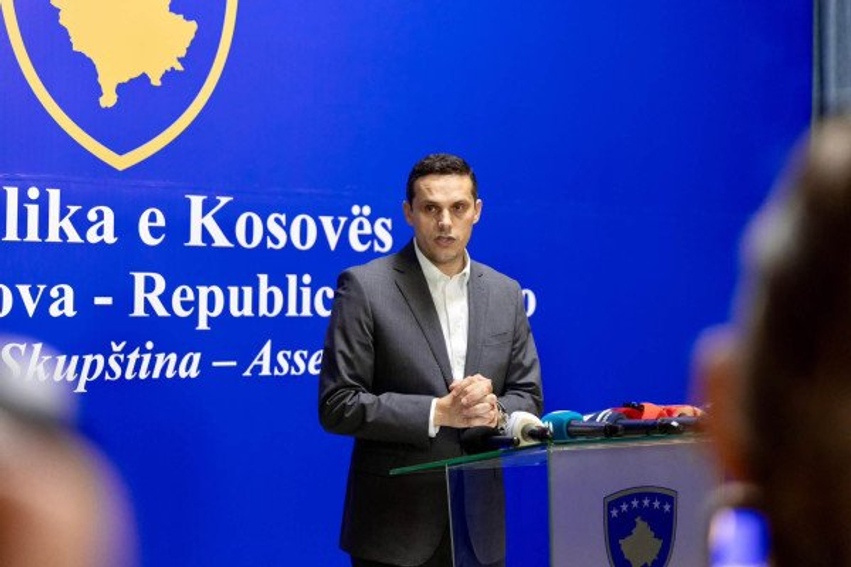 Gruda: Moment i ri në kuvend prania e përfaqësuesve të ambasadës së ShBA-së dhe BE-së 2 gruda moment i ri ne kuvend prania e perfaqesuesve te ambasades se shba se dhe be se 6a9191d7f02b2