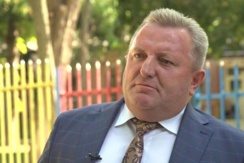 Ish-deputeti Berisha sqaron fotografinë me Fatmir Shehollin 1 ish deputeti berisha sqaron fotografine me fatmir shehollin 6a8ed2b7b571f