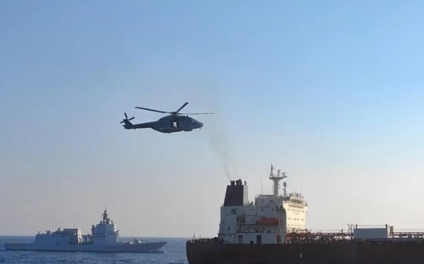italia godet floten ne hije te moskes marina rrethon anijen cisterne dhe zbarkon brenda saj 6a6f83f15312a
