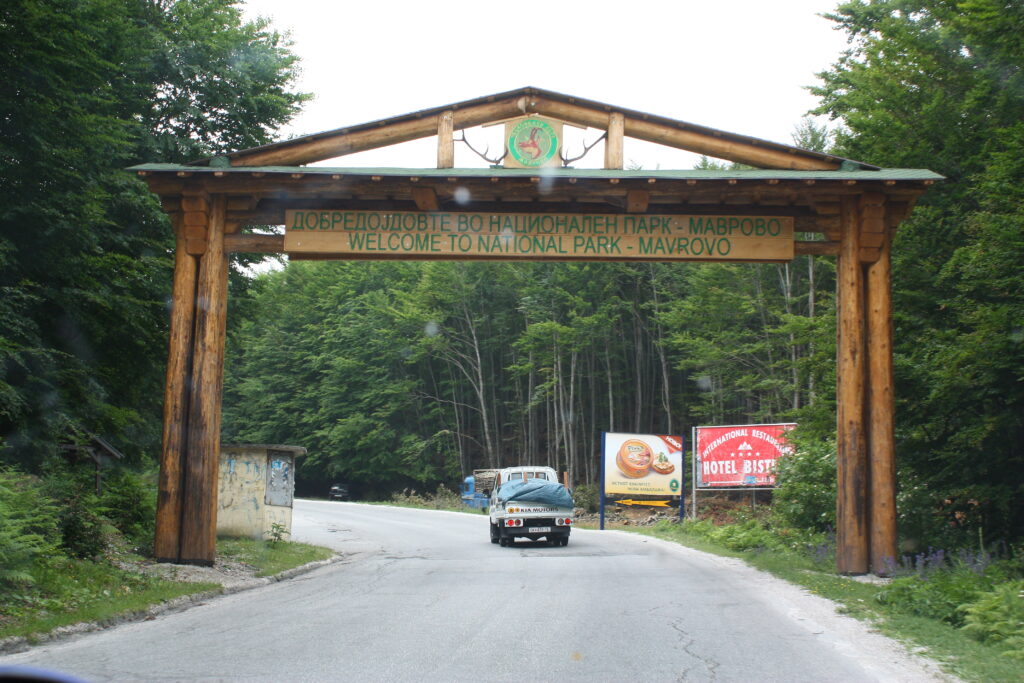 kercenoi drejtorin dhe hyri me force ne zyrat e tij arrestohet personi i dhunshem 6a8824aee3181
