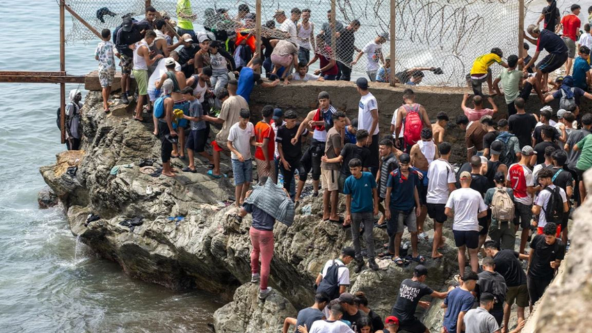 Kriza e Ceutës/ 70 mijë emigrantë kthehen në Marok, 75 viktima në kufirin spanjoll 3 kriza e ceutes 70 mije emigrante kthehen ne marok 75 viktima ne kufirin spanjoll 6a7226f53d016