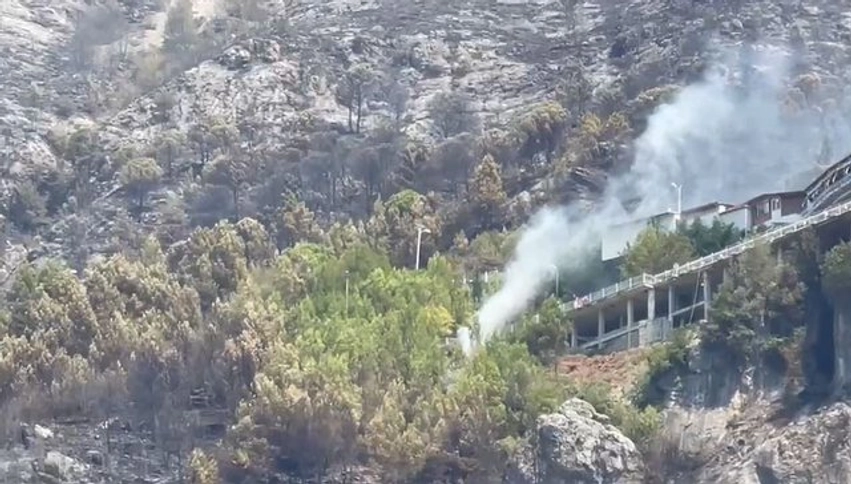 Kruja nuk shpëton nga flakët, riaktivizohet një tjetër vatër zjarri. Një biznes i zonës rrezikohet 1 kruja nuk shpeton nga flaket riaktivizohet nje tjeter vater zjarri nje biznes i zones rrezikohet 6a7885cf3f5be