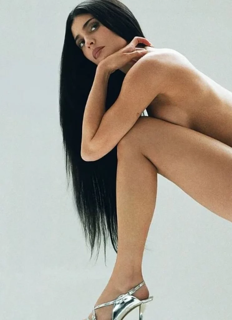 Kylie Jenner tërheq vëmendjen me fushatën e re për koleksionin e këpucëve 3 kylie jenner terheq vemendjen me fushaten e re per koleksionin e kepuceve 6a816d1b164d1