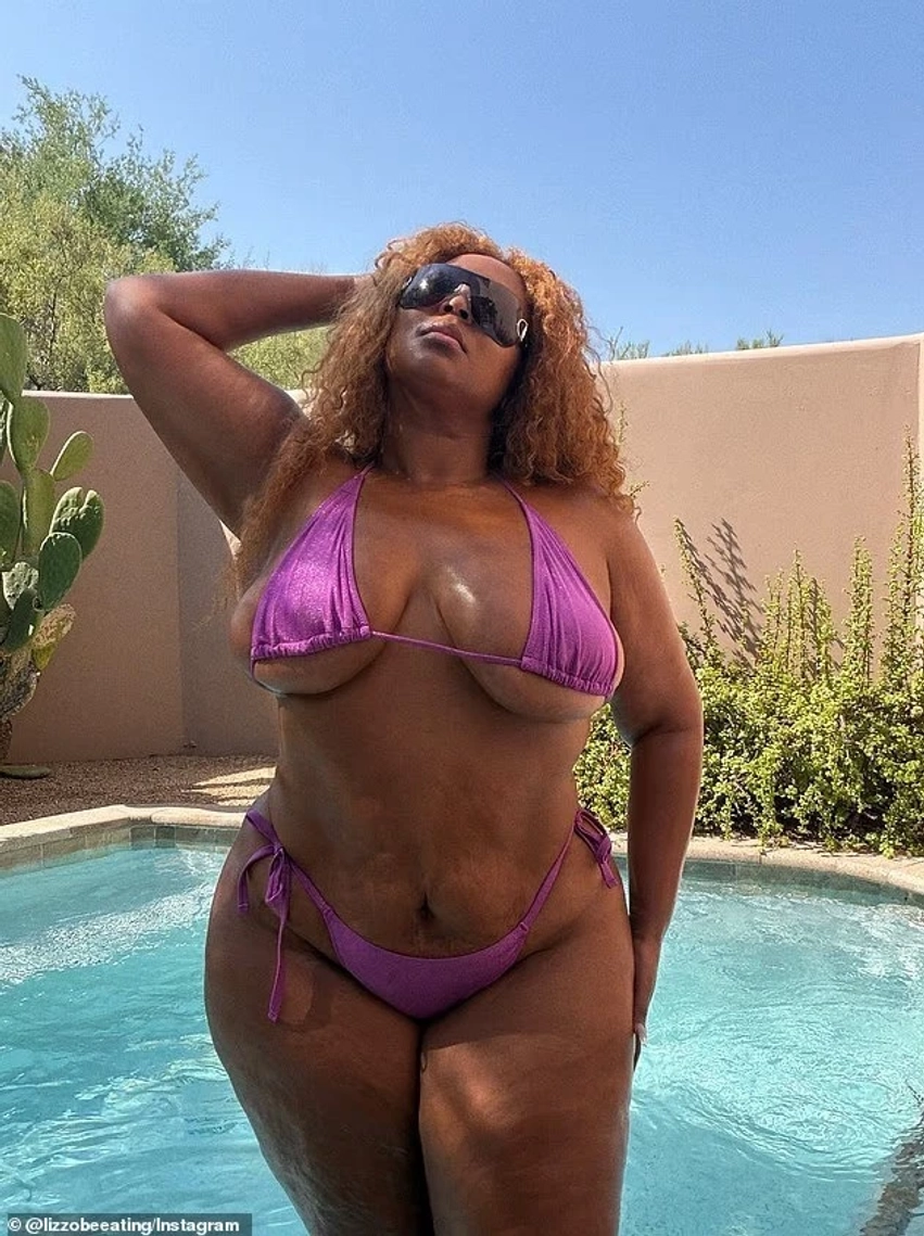 lizzo pozon me bikini dhe feston humbjen e peshes 6a7a10bc2b7f8