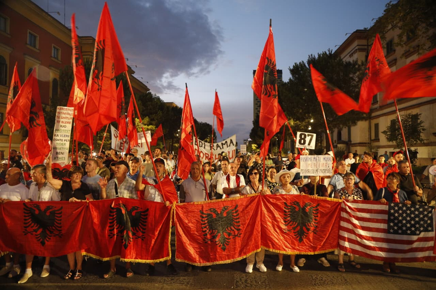 “Nesër më shumë!”- Përfundon protesta e 87-të kundër qeverisë, qytetarët thirrje kryeministri: Rama, jep dorëheqjen! 3 neser me shume perfundon protesta e 87 te kunder qeverise qytetaret thirrje kryeministri rama jep doreheqjen 6a8e0e536cec9