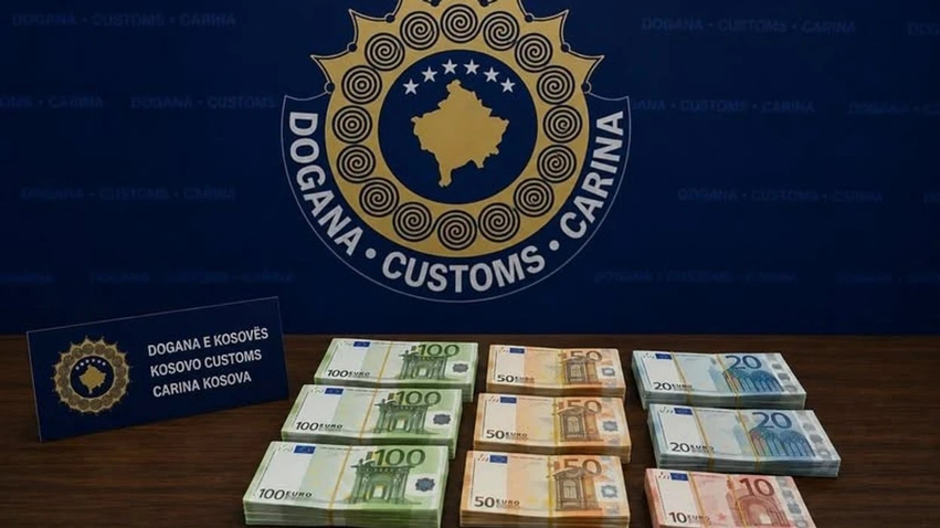 Nga Gjermania drejt Kosovës, shoferi i autobusit kapet në kufi me 63 mijë euro të padeklaruara 1 nga gjermania drejt kosoves shoferi i autobusit kapet ne kufi me 63 mije euro te padeklaruara 6a81bfd76d368