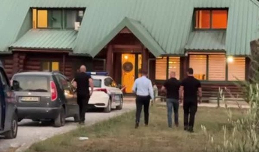 ngjarje e rende ne malin e zi tre te vrare ne nje poligon qitjeje policia ne kerkim te nje 30 vjecari rus 6a95f7b14ae25