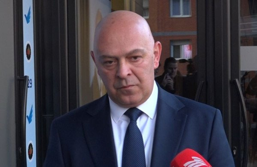 pas vendimit te abdixhikut gjini ka disa fjale per albin kurtin 6a7e1fbbd41ce