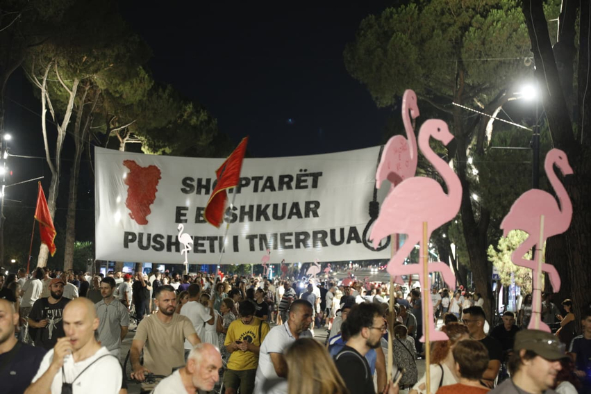 Përfundon protesta e 70-të kundër qeverisë, qytetarët mbyllin marshimin para Kryeministrisë 2 perfundon protesta e 70 te kunder qeverise qytetaret mbyllin marshimin para kryeministrise 6a77a4d4209ec
