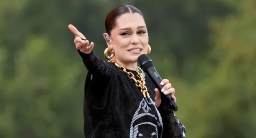 perleshje ne turme jessie j ndalon koncertin dhe perballet me fansat nxirrini jashte 6a88ad5b9b833