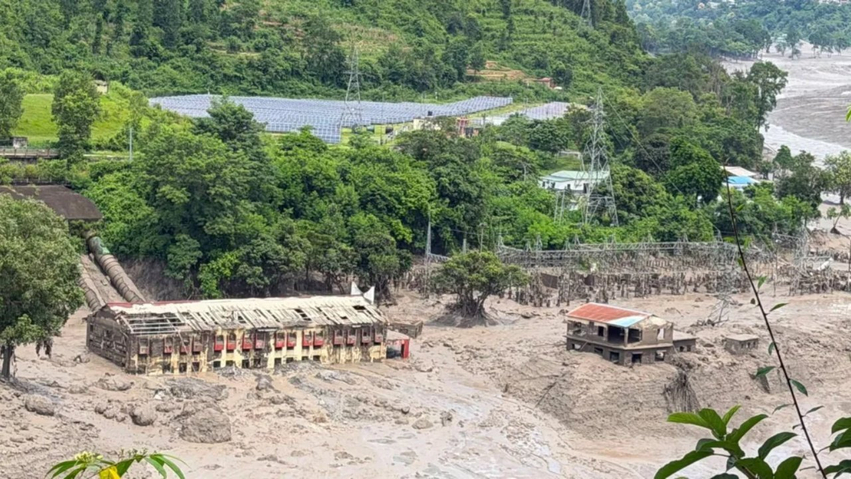 Përmbytjet dhe rrëshqitjet e dheut shkatërrojnë fshatra në Nepal, dhjetëra persona të zhdukur 5 permbytjet dhe rreshqitjet e dheut shkaterrojne fshatra ne nepal dhjetera persona te zhdukur 6a8eb77384768