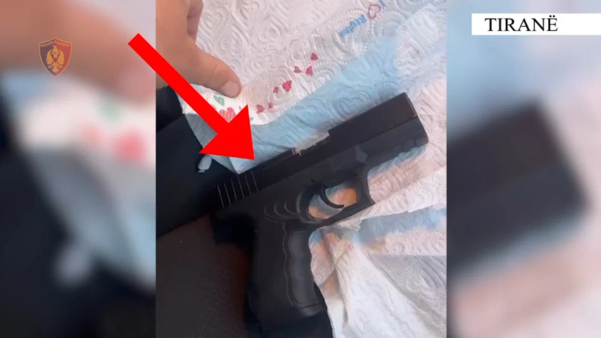 Po transportonte armë zjarri për shitje në Tiranë, arrestohet 26-vjeçari në Kthesën e Kamzës 3 po transportonte arme zjarri per shitje ne tirane arrestohet 26 vjecari ne kthesen e kamzes 6a8ed331a1085