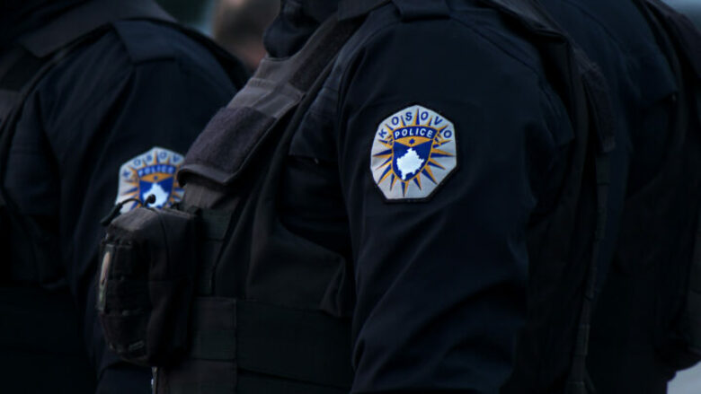 Policia e Kosovës ka arrestuar të enjten në Ferizaj një shtetas të Maqedonisë së Veriut, i cili rezultonte i kërkuar ndërkombëtarisht përmes INTERPOL-it 3 policia e kosoves ka arrestuar te enjten ne ferizaj nje shtetas te maqedonise se veriut i cili rezultonte i kerkuar nderkombetarisht permes interpol it 6a7e254de3cd2