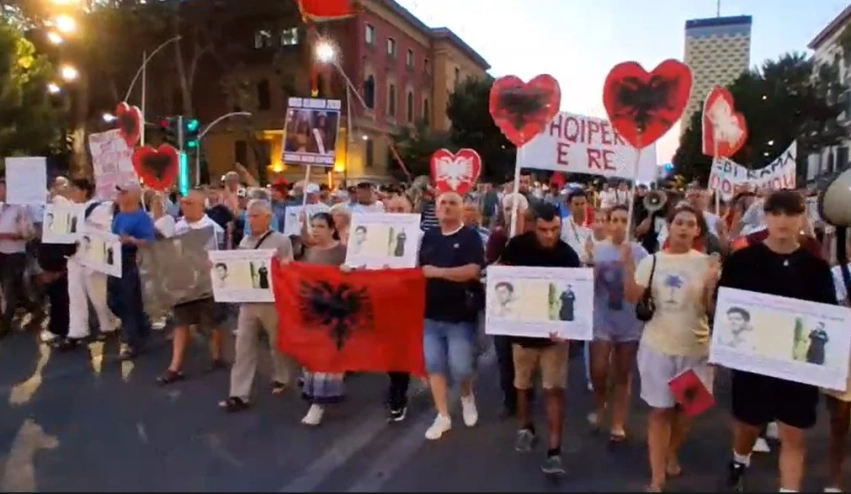 protesta e 72 te poshte kryeministrise me paralajmerime te reja mbyllet me marshimin e pernatshem 6a7a47d124d40