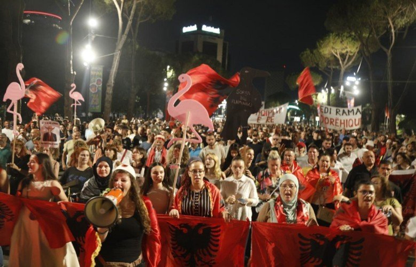 protesta ne tirane shenon diten e 93 te 6a95f754694f7