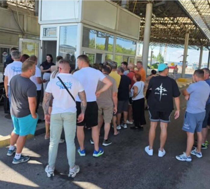 „Safe City“ nuk fal: Të huajt rreshtohen në Tabanoc për të paguar gjobat e shpejtësisë 5 safe city nuk fal te huajt rreshtohen ne tabanoc per te paguar gjobat e shpejtesise 6a85d60e3068c