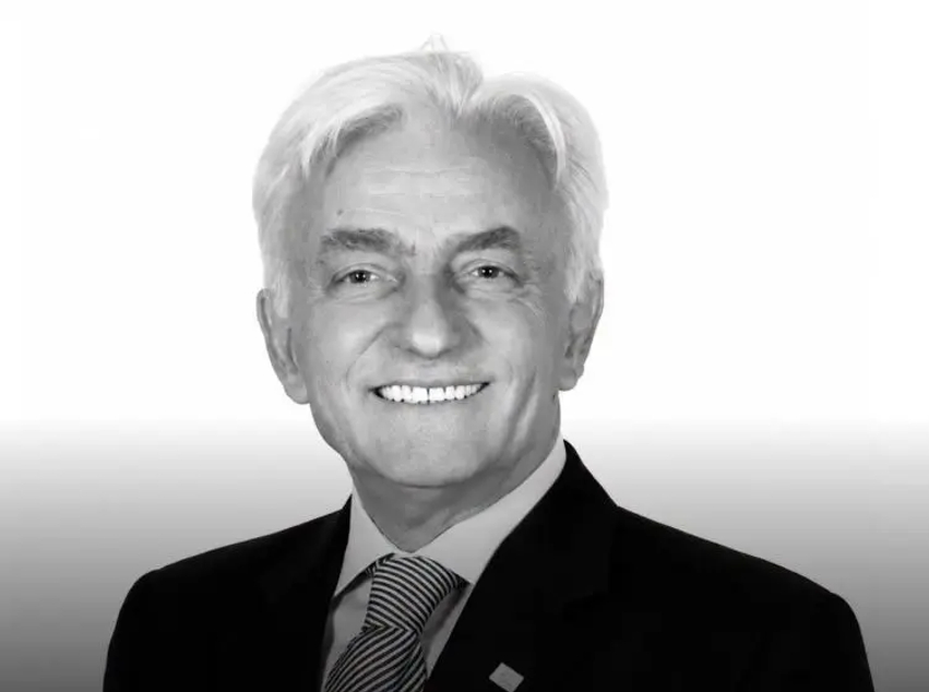 Shaqir Totaj shpreh ngushëllime për vdekjen e ish-kryetarit të Prizrenit, Eqrem Kryeziu 3 shaqir totaj shpreh ngushellime per vdekjen e ish kryetarit te prizrenit eqrem kryeziu 6a8d65130a9b1