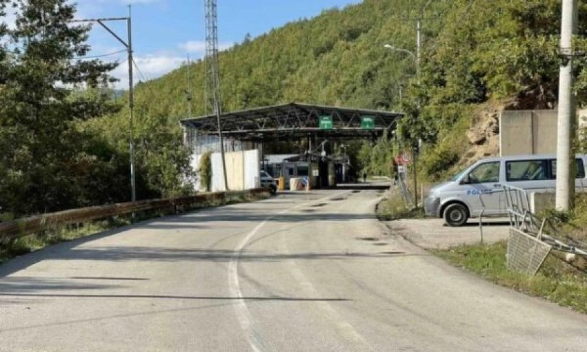 shtetasi i serbise kontrollohet ne bernjak i gjendet sprej shufer metalike e imitim arme 6a7830fcb24b6