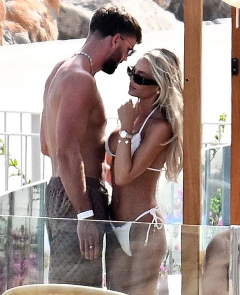 Tom Clare dhe Molly Smith shijojnë pushimet pas dasmës në Mallorca 2 tom clare dhe molly smith shijojne pushimet pas dasmes ne mallorca 6a90965ea3070