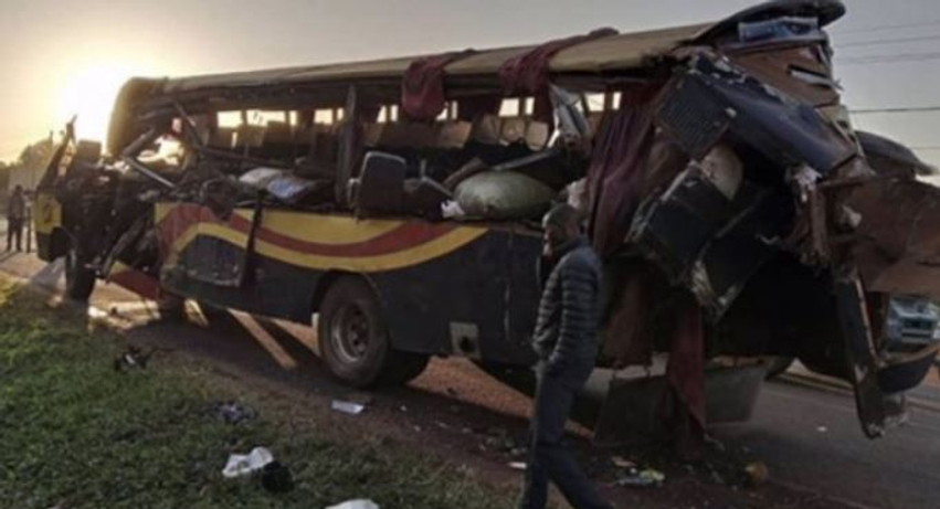 tragjedi gjate udhetimit ne kamerun autobusi perplaset me kamionin mes viktimave shtate anetare te nje familjeje 6a7f7211cd228