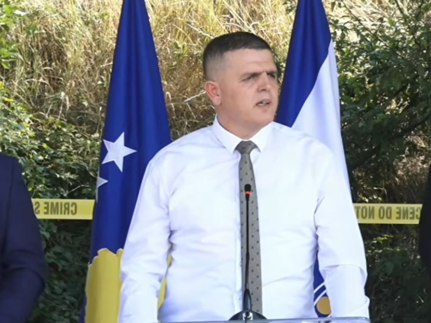 “Ushtria jugosllave s’u çarmatos, armatimi i tyre mbeti në posedim edhe pas luftës në Kosovë” 2 ushtria jugosllave su carmatos armatimi i tyre mbeti ne posedim edhe pas luftes ne kosove 6a8721f40a466