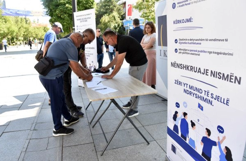 Vazhdon nënshkrimi i peticionit të IKD-së, interesimi i qytetarëvë është i madh 3 vazhdon nenshkrimi i peticionit te ikd se interesimi i qytetareve eshte i madh 6a71d1b84f723