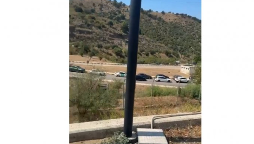 Vazhdon radha kilometrike në Qafë Botë, automjetet presin për orë të tëra në kufi 2 vazhdon radha kilometrike ne qafe bote automjetet presin per ore te tera ne kufi 6a82d98f48dcd