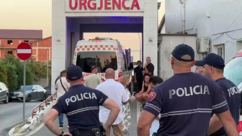 Vrasja e dyfishtë në Dukagjin, zbardhen detaje/ Dy persona i zunë pritë makinës, babë e bir u qëlluan me breshëri 3 vrasja e dyfishte ne dukagjin zbardhen detaje dy persona i zune prite makines babe e bir u qelluan me bresheri 6a8bf7efaf294