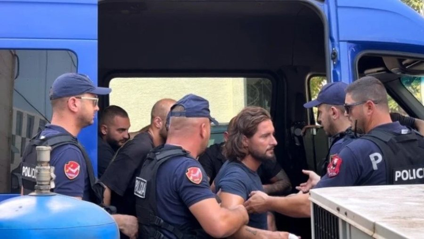 Vrasja e turistit portugez në Ksamil, Gjykata e Sarandës lë në burg Sokrat Vatën dhe 4 të tjerë 1 vrasja e turistit portugez ne ksamil gjykata e sarandes le ne burg sokrat vaten dhe 4 te tjere 6a88ac327dbf1