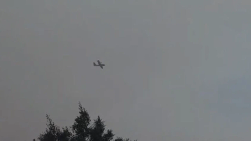 zjarri ne greqi perplasen dy avione qe hidhnin uje drejt flakeve detajet e para 6a6f4bb0c1677