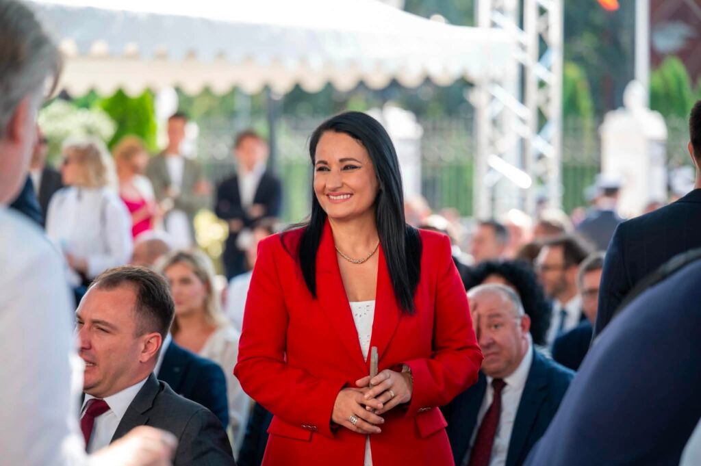 Venera Azizi: 35 vjet shtetësi, rrugëtim drejt një shteti më të fortë dhe evropian 3 FB IMG 1788891788815
