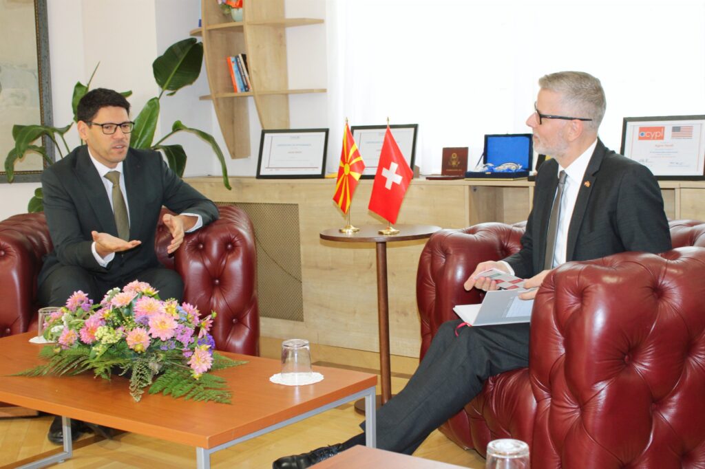 Ministri Ferati dhe ambasadori Sommer diskutojnë për investimet, partneritetet dhe programet zhvillimore 3 Ferati Sommer 6